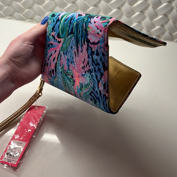 LILLY PULITZER WRISTLET - Picture 4 of 4